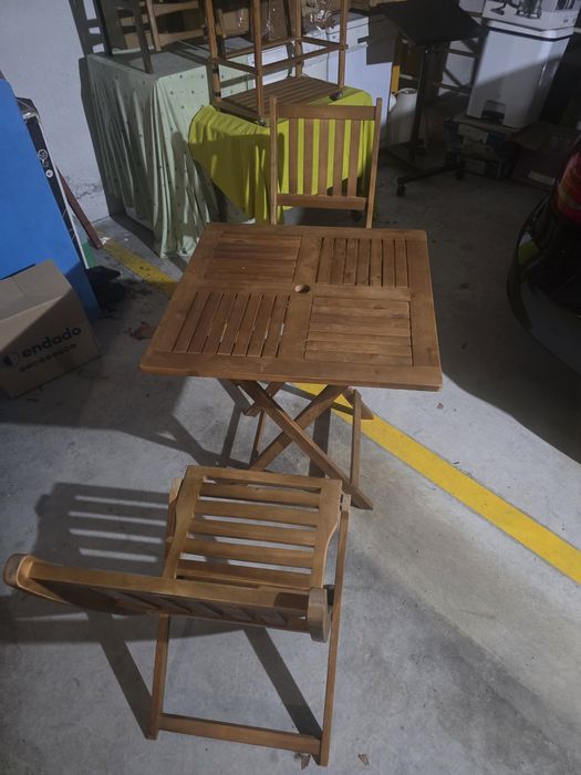 Conjunto Mesa e duas cadeiras