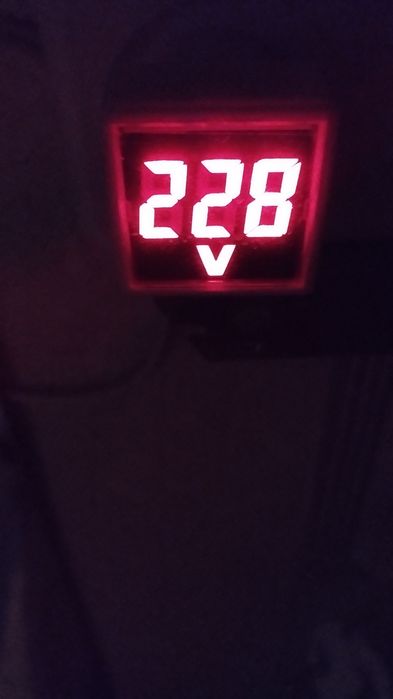 Цифровой измеритель напряжения  220В