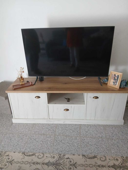 Móvel e televisão para sala