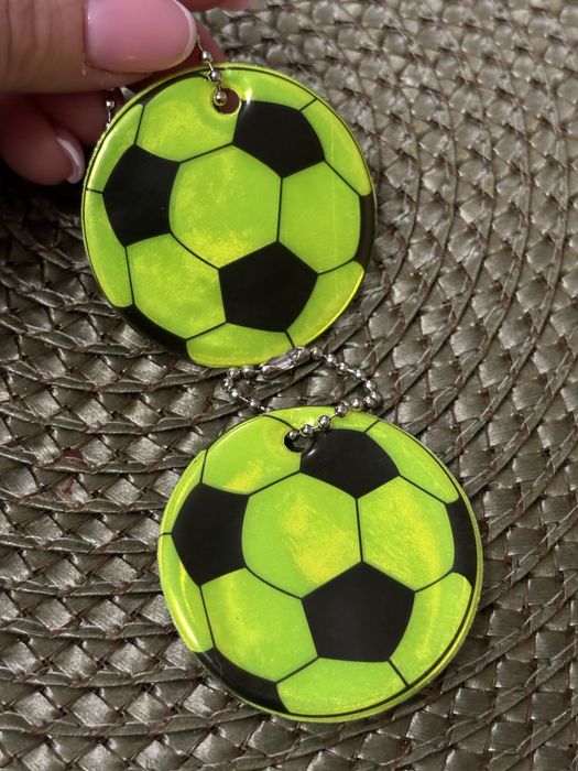 2 szt  Nowe Zawieszki odblaskowe piłkarskie/ piłka nożna