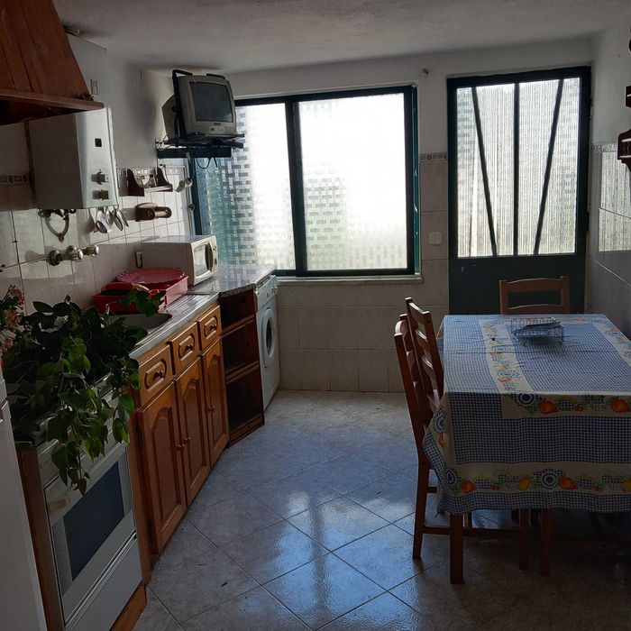 Alugo casa zona tranquila com muita oferta de emprego
