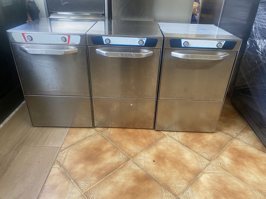 Máquinas de lavar copos , pé alto