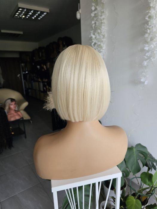 Stella peruka jasny blond lacefront bob naturalny efekt
