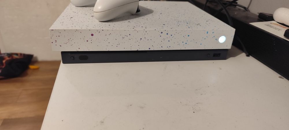 Xbox one x edycja limitowana hyperspace 1tb po spa pad gra