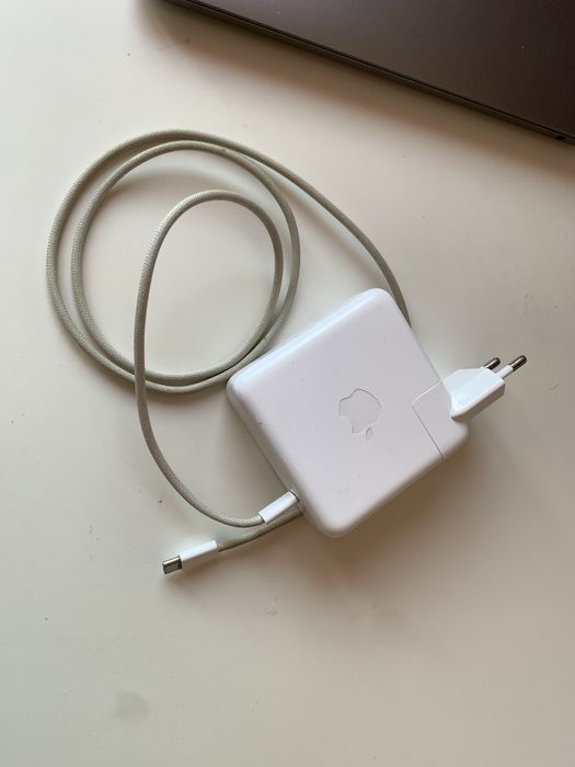 Macbook pro M1 (2020) 8/256