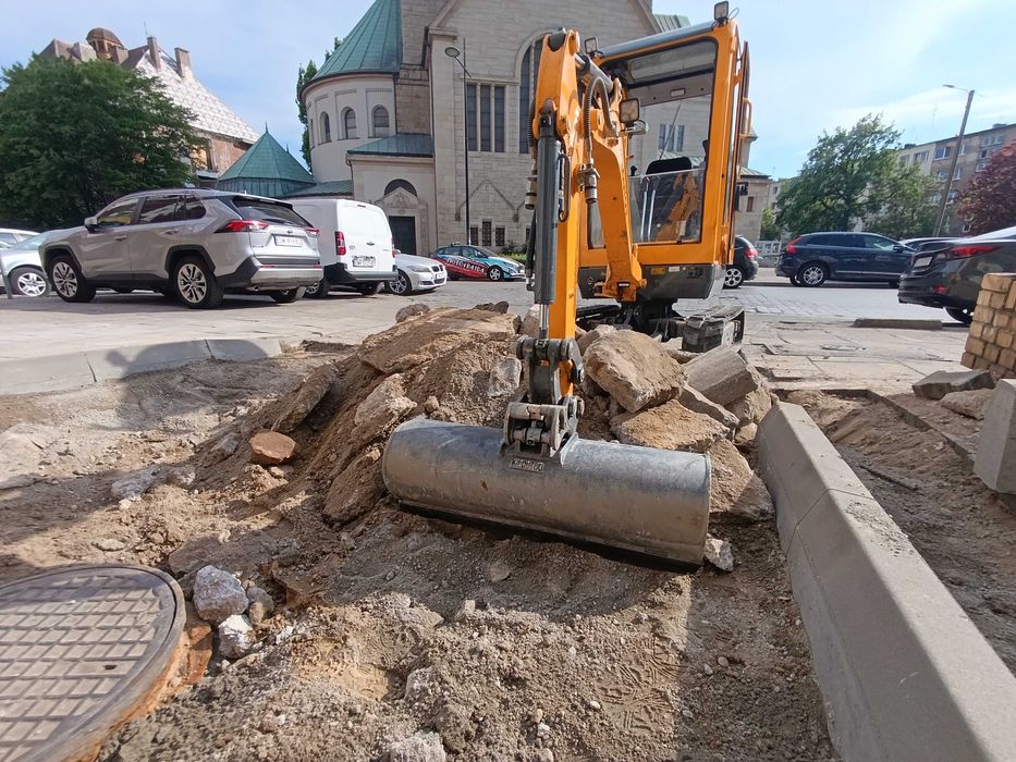 Usługi koparko ładowarką, usługi brukarskie, roboty ziemne, wyburzenia