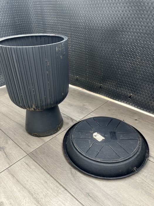 Stojak na kwiaty na nozce