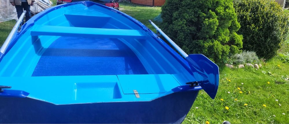 Nowa  bardzo  stabilna  łódź  łódka  wiosłowa  wędkarska