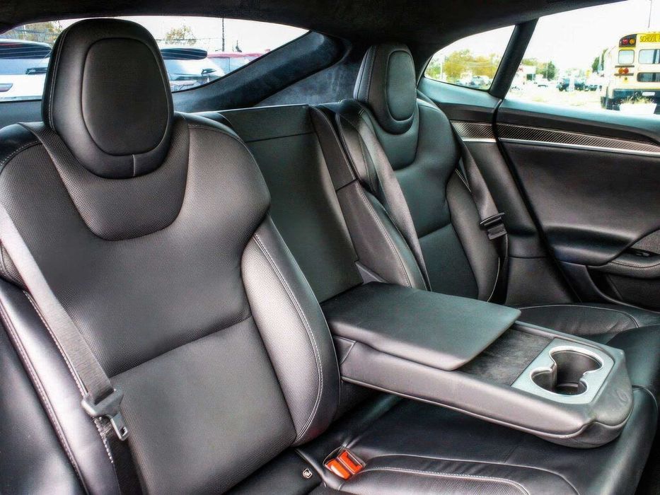 Tesla Model S      2022