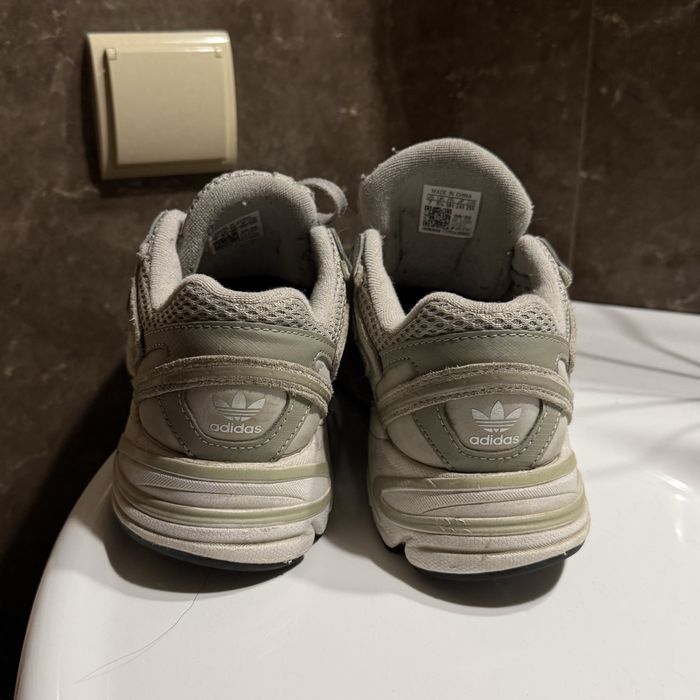 adidas Astir 38 і 2/3, 24 см, оригінал сірі кросівки адідас