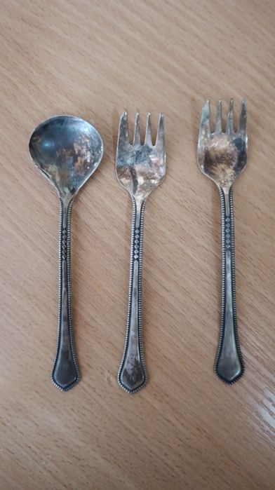 Столові прибори мельхіорові