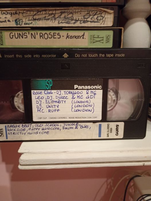 15 kaset VHS nagrane