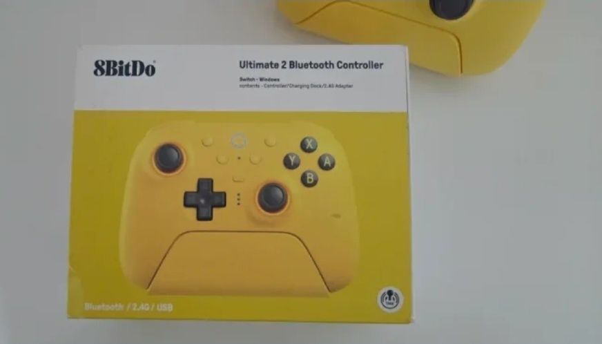 Comando 8BitDo Ultimate 2 Bluetooth em amarelo,