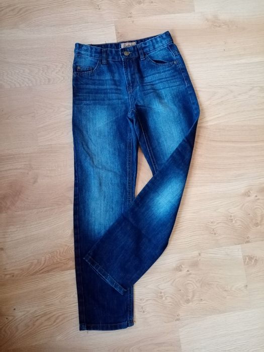 SUPER CENA! Sprzedam jeansy chłopięce rozm. 146,cena 20zł