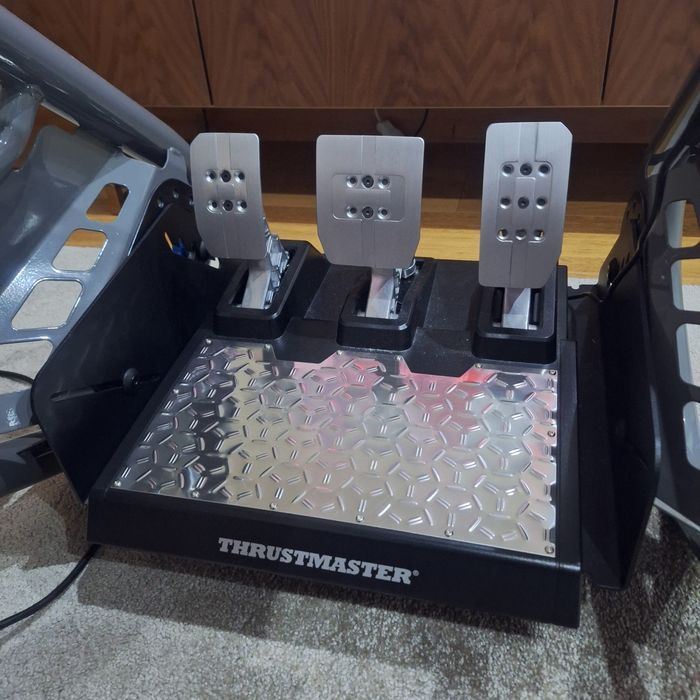 Thrustmaster T-GT  / Pedais t-lcm