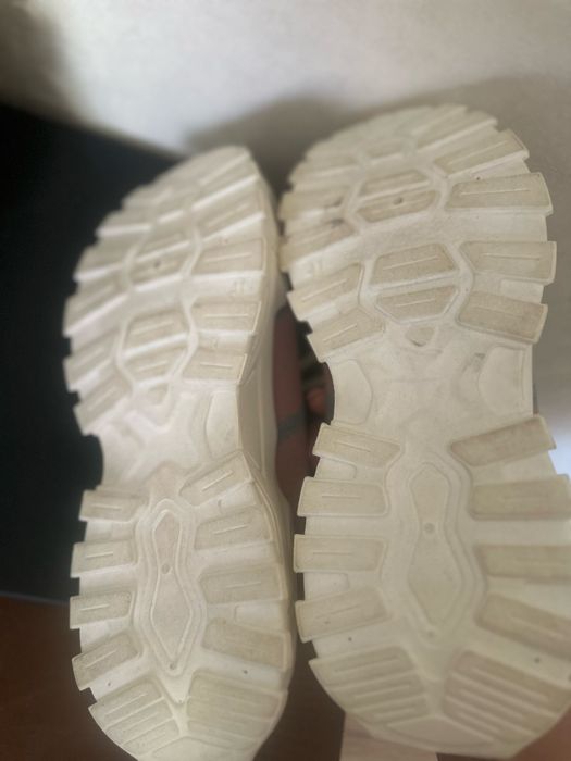 Дихаючі кросівкі у корейському стилі