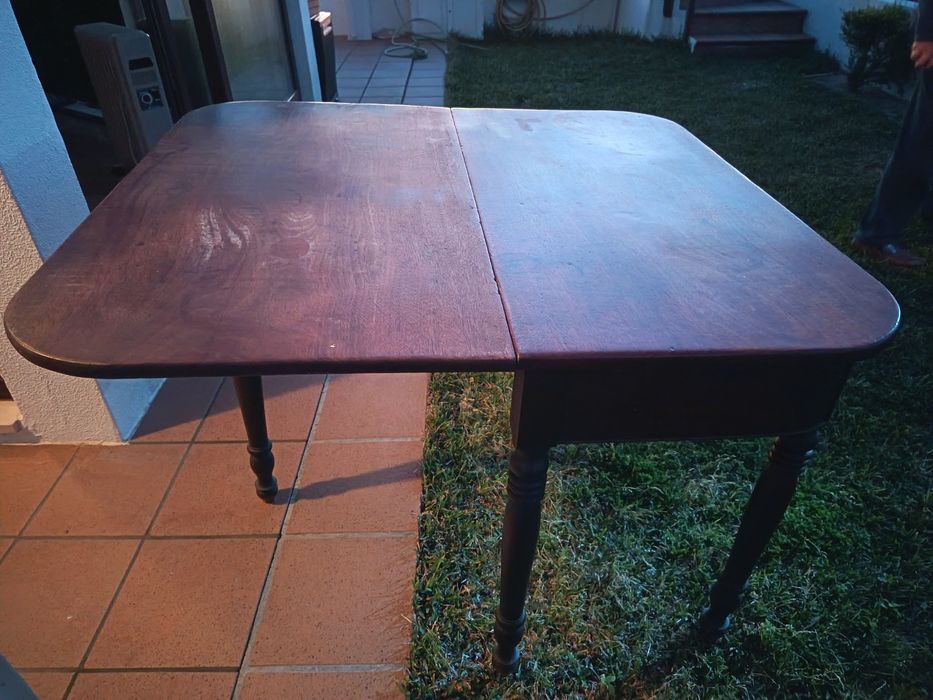 Vendo mesa antiga com aba