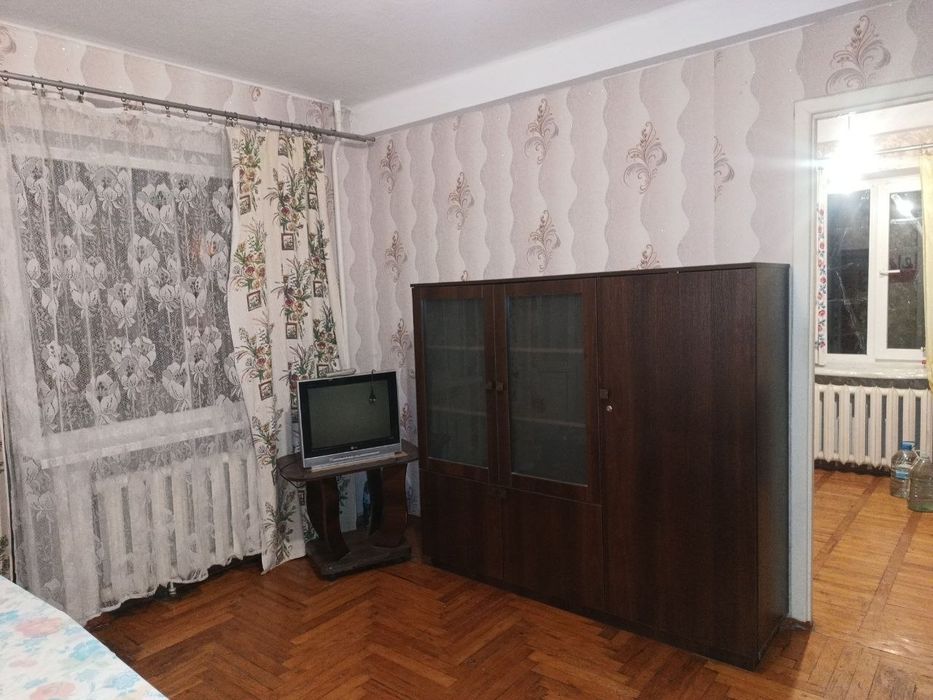 ТЕРМІНОВО продам 2- кім. кв. на 3 повер. на Космосі по вул. Північнокільцева