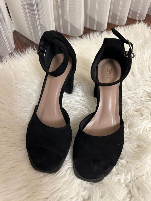 Замшені босоніжки