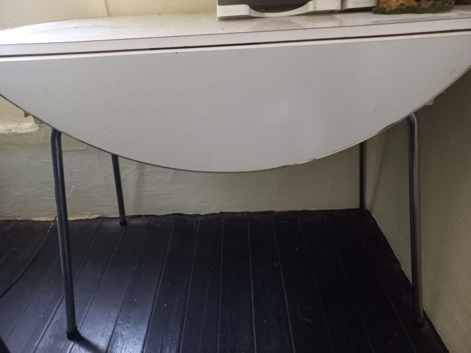 Round Kitchen Table with Two Leaves64740727818243120