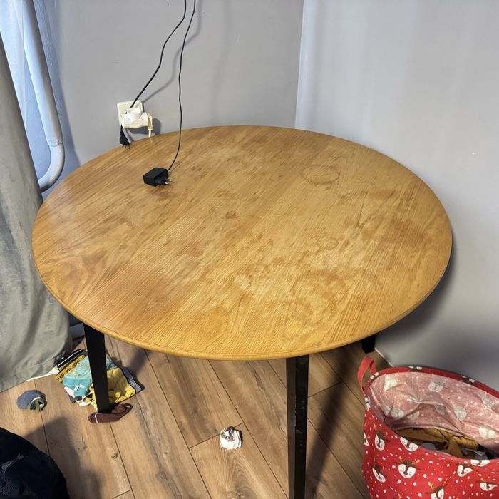 Стіл кухонний. Повністю справний! Ціна в юску 5 тис такого