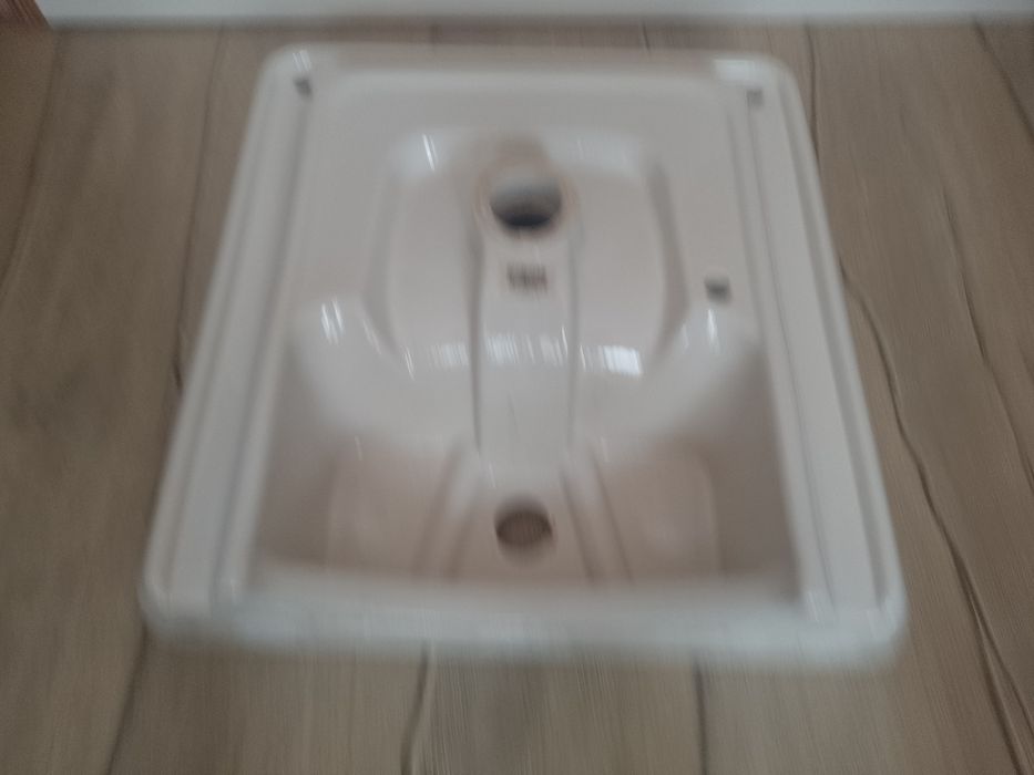 Sprzedam umywalkę 50x48 cm firmy Cersanit..