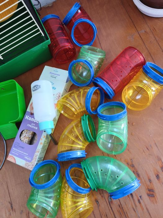 Продам клітку для хом'яка, із трубами і  колесом