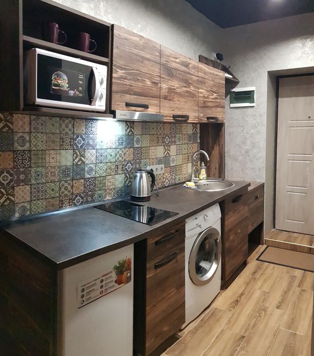 Сдаем 1к.кв.посуточно и почасово.Холодная Гора.Кондиционер. Балкон