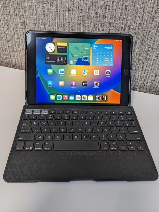 Apple iPad Pro 9.7 на 32 GB+ Клавіатура чохол Zagg