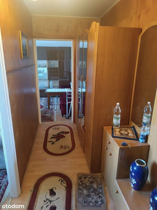 Południe - 2 piętro w bloku czteropiętrowym.