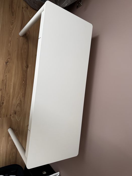 Białe biurko biała toaletka tonstad ikea