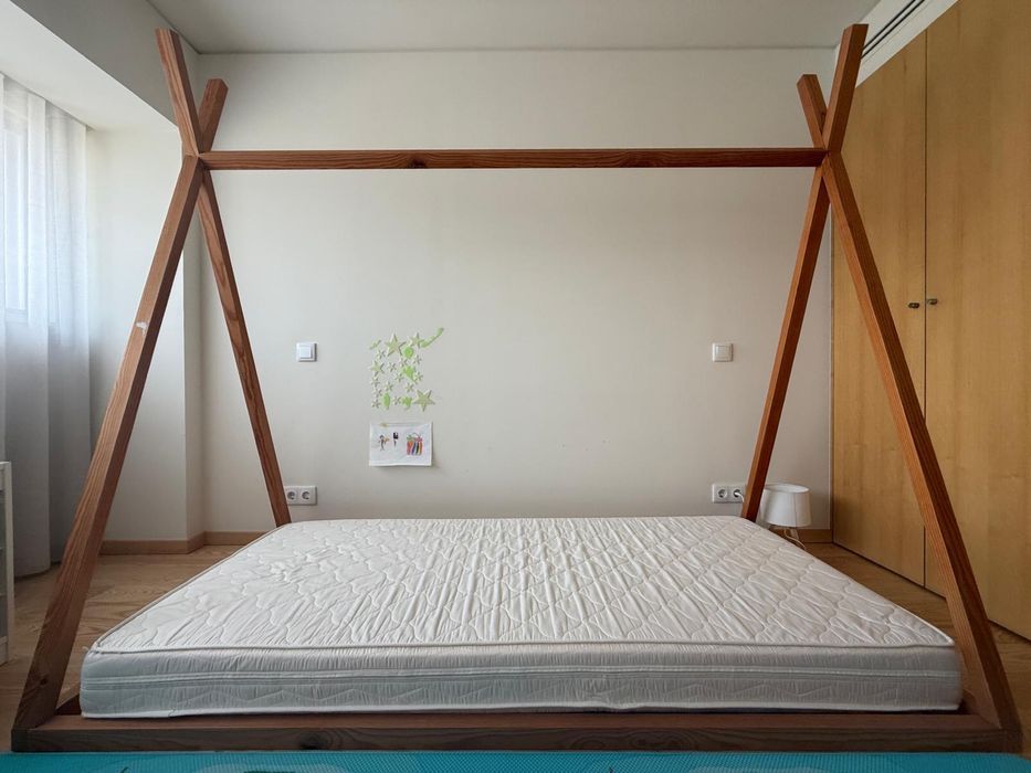 Cama de criança Montessori