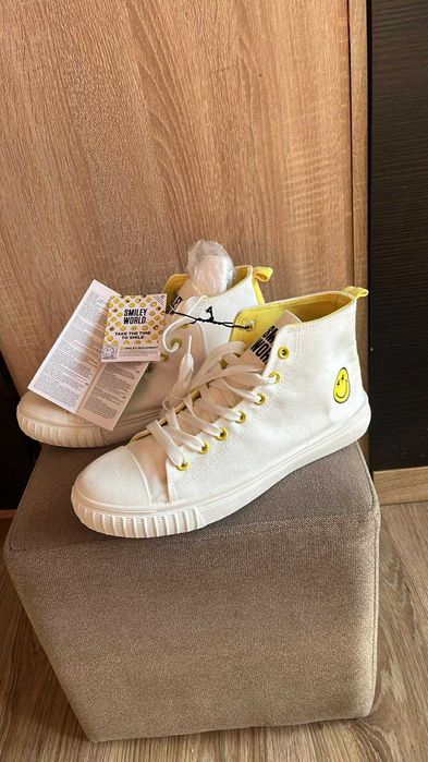 Nr 4 Damskie buty sportowe.