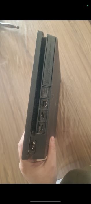 PlayStation 4 Slim + acessórios