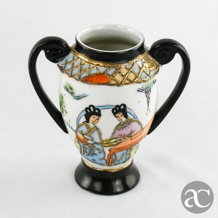 Conjunto de 2 jarras e prato porcelana Japonesa Satsuma