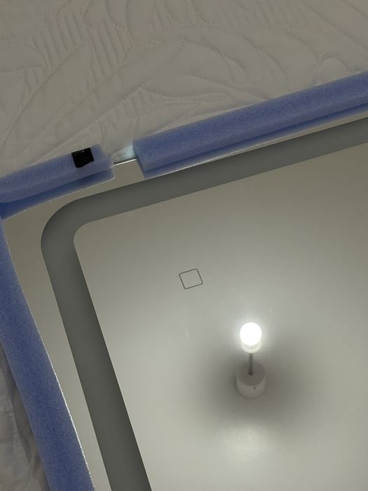 Espelho casa de banho BANHOAZIS,  iluminação Touch  como novo 70x80 cm