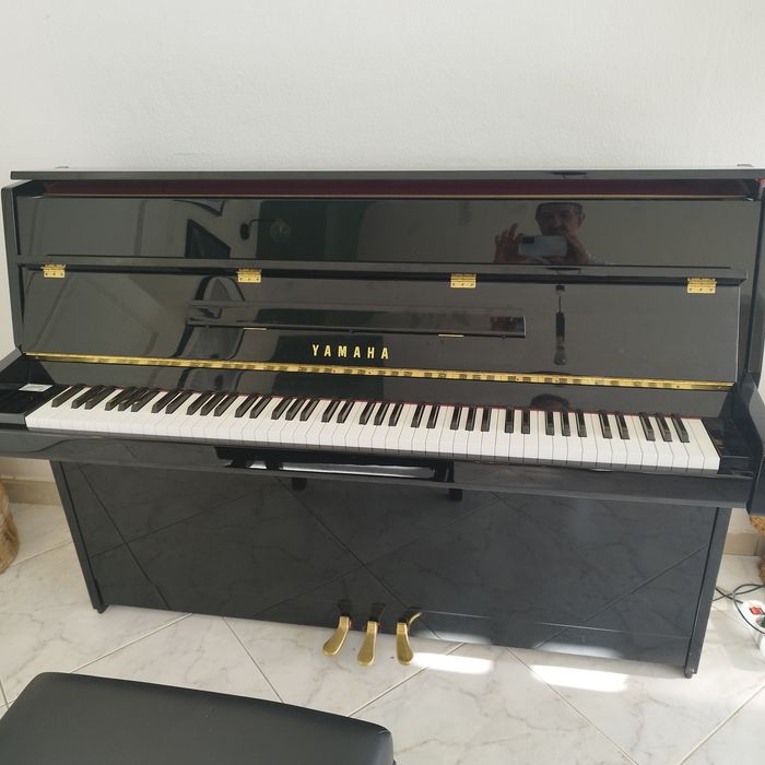 Piano vertical Yamaha b1