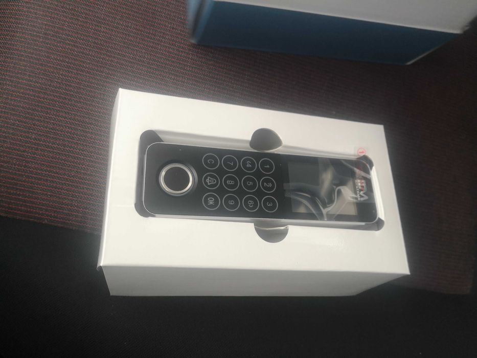 Контроль доступа и пароль електронний замок дверь