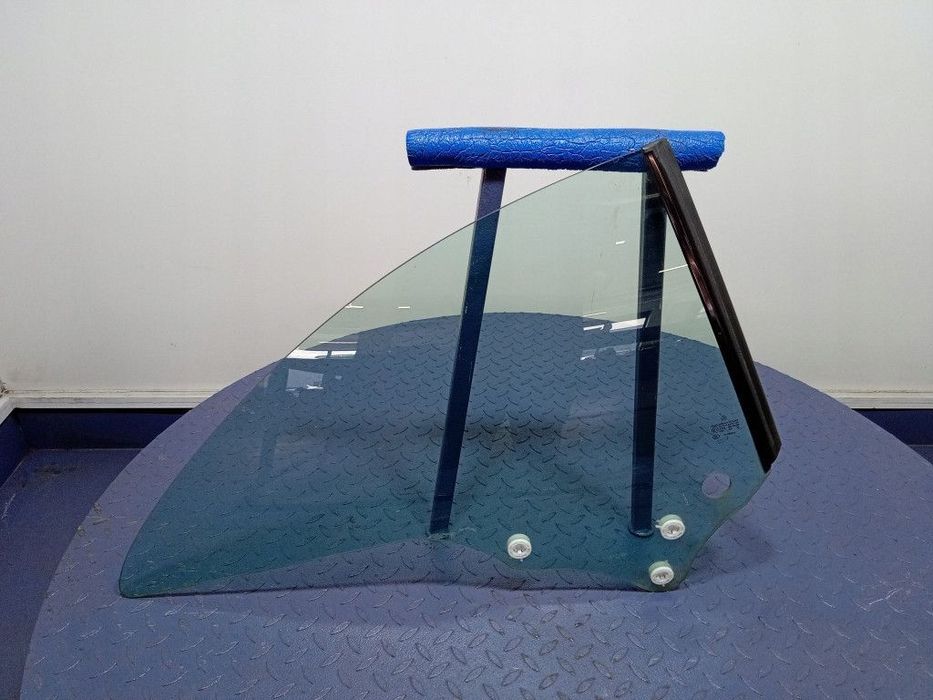 MERCEDES CLK W209 SZYBA  TYŁ PRAWA