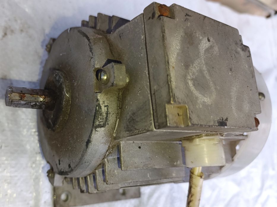 Продам Асинхро́нний електродвигун 0.25 kw