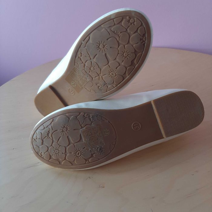 NOVO Sapato Branco Perola num 31