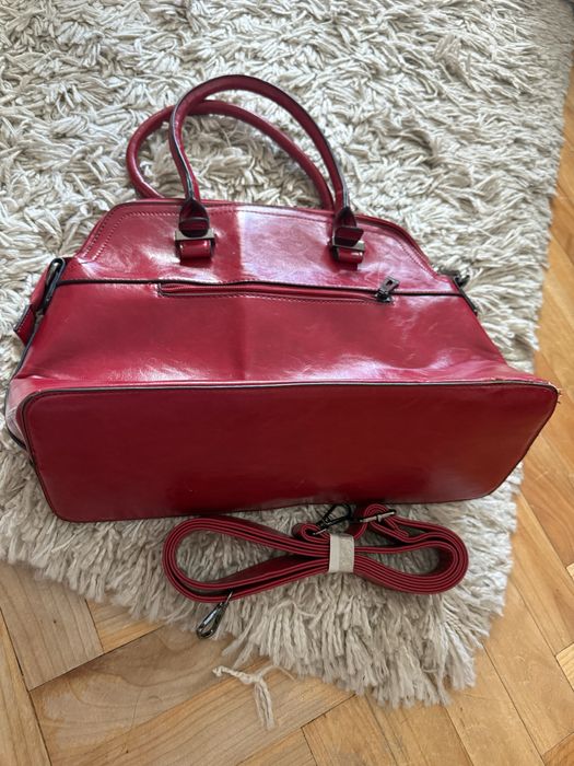 Czerwona torebka ze skory