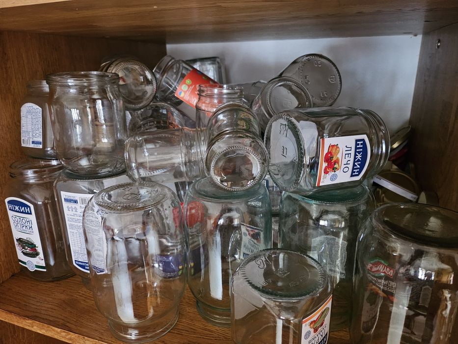 Віддам безкоштовно чисті шкляні банки