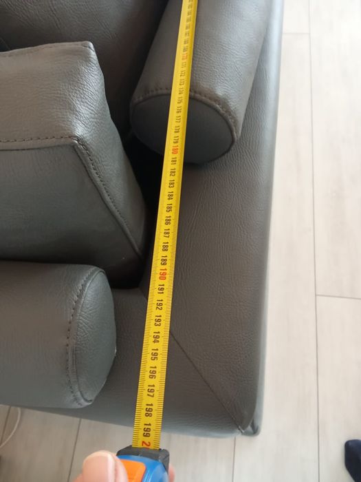 Sofá em mapa cinzento