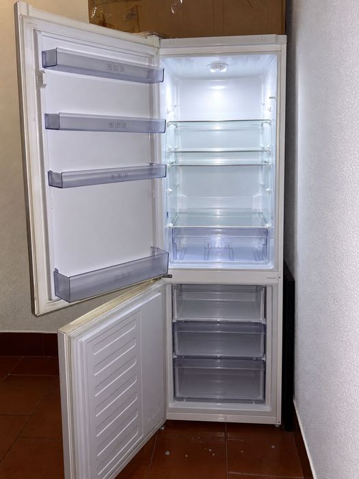 Frigorífico combinado Beko com congelador