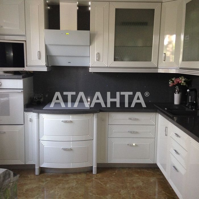 Дом у моря с  ремонтом и документами