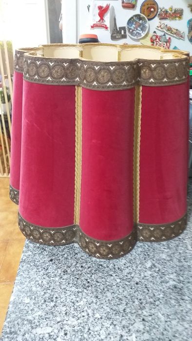 Abajur de veludo vermelho