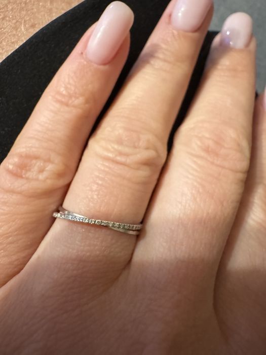 Золоті каблучки з діамантами