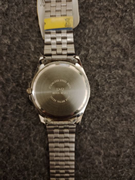 Наручний кварцовий годинник Q&Q