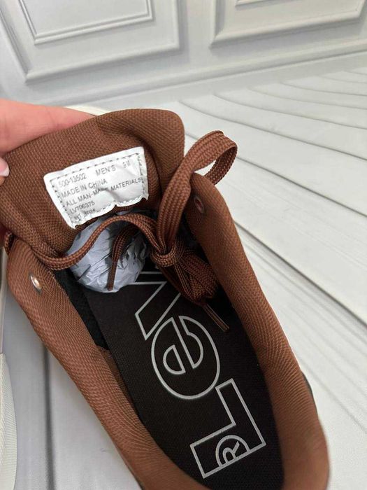 Чоловічі коричневі шкіряні кеди Levis